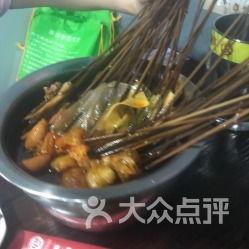 钟家村吃瓜,瓜香四溢，品味夏日里的悠闲时光