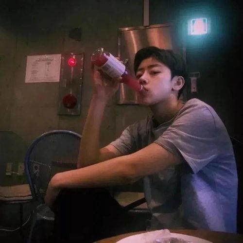 qq吃瓜群男男,揭秘男生间的趣味互动与情感纠葛