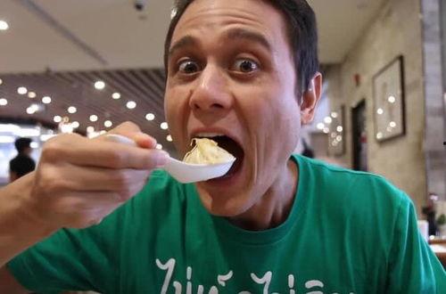 老外吃瓜搞笑视频