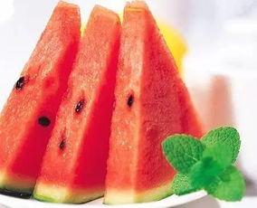 宝贝吃瓜的样子